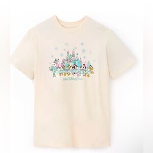 Mickey Mouse and Friends Holiday T-Shirt  – Walt Disney World exclusive ✨❄️💕